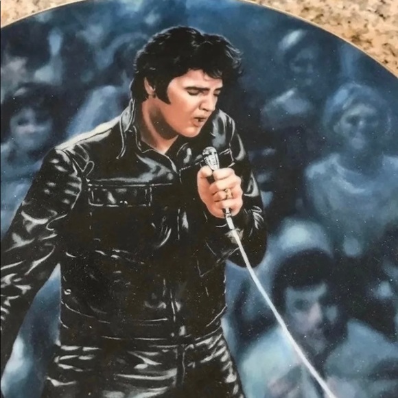 Elvis Presley Decorative Plate - Picture 3 of 4